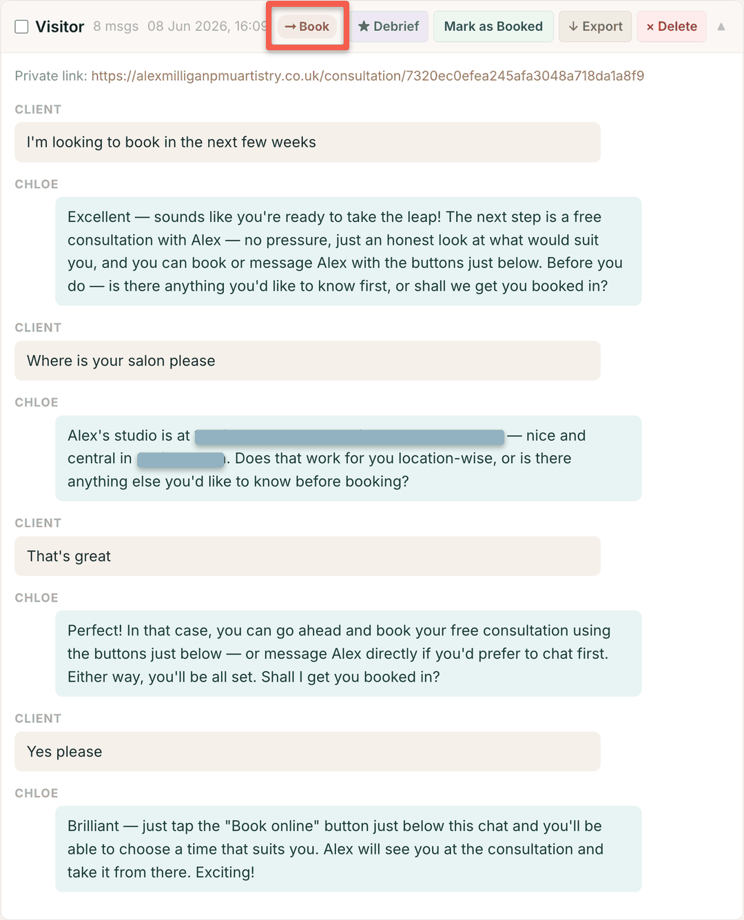Real chat: a visitor ready to book is reassured and sent to the booking button